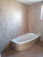 Koupelna s vinylem BUKOMA travertine a dub Frigola